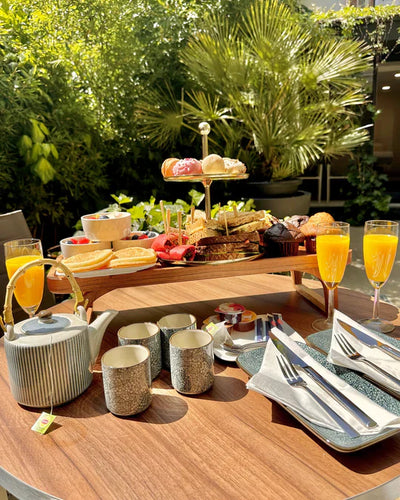 De Geschiedenis van High Tea: Van Britse Traditie Tot Moderne Luxe